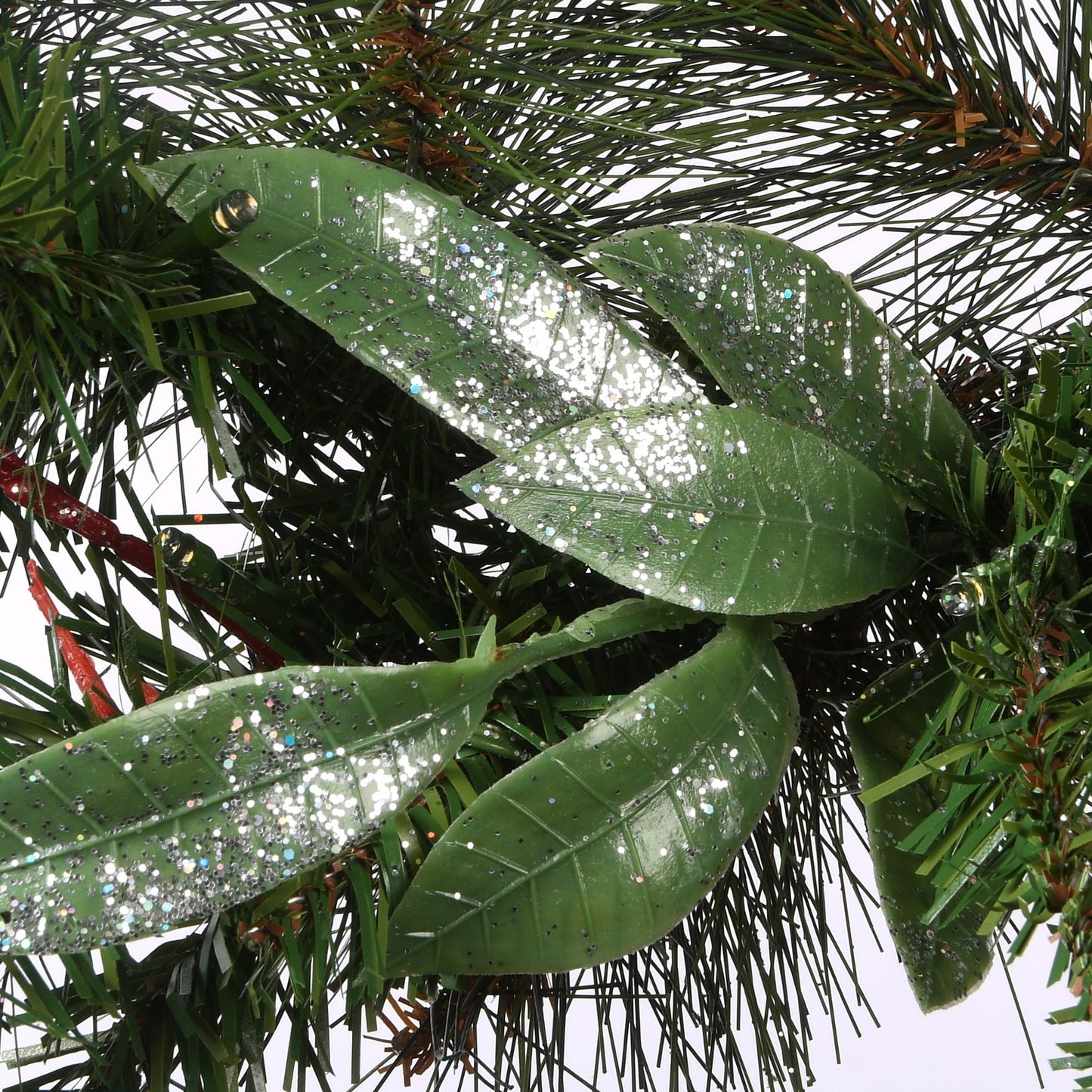 🎀Pre-Lit Frosted Pine Berry Artificial Christmas Wreath - LED Lights Battery Operated