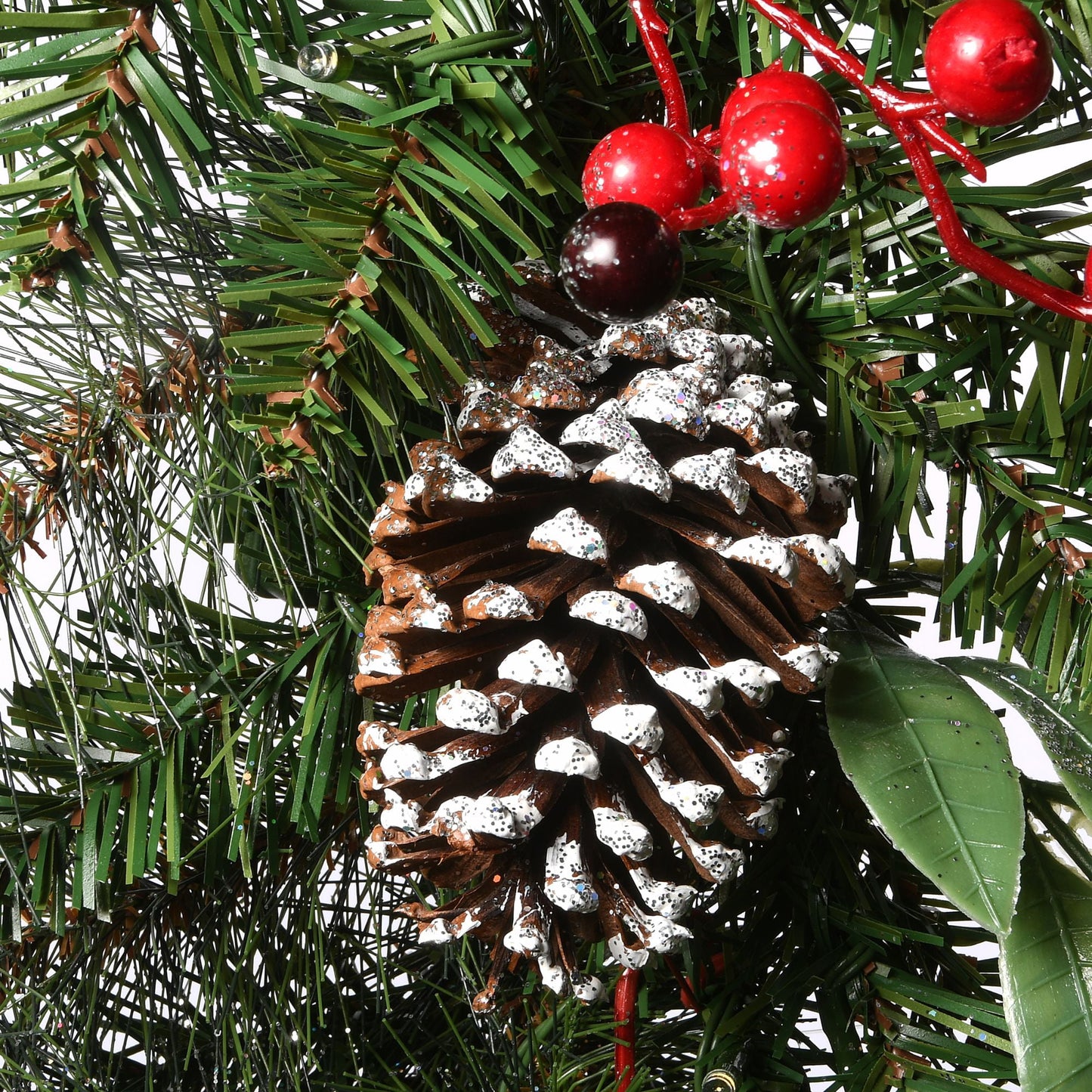 🎀Pre-Lit Frosted Pine Berry Artificial Christmas Wreath - LED Lights Battery Operated